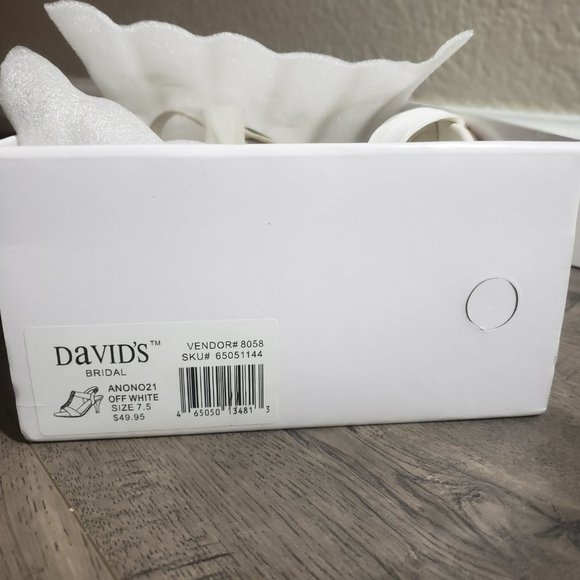 David's Bridal Pearl and Crystal T-strap Mid-heels Women's Size 7 1/2 In Box - Picture 12 of 14